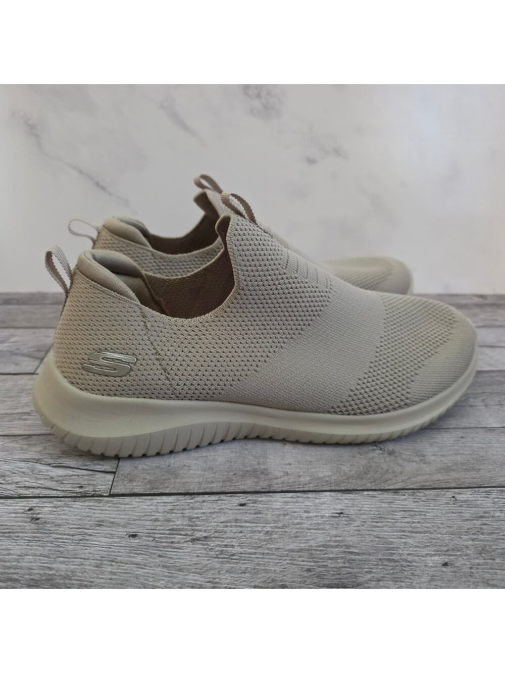 Skechers Womens Beige Slip-On Sneakers Size 8.5 Air-Cooled Memory Foam